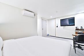 Calm Rest Hotel Busan Sasang