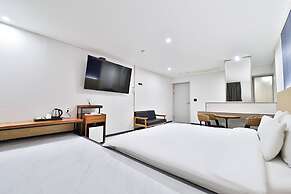 Calm Rest Hotel Busan Sasang