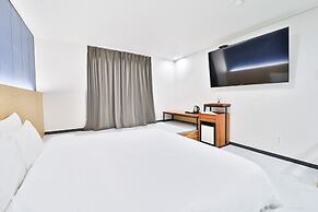 Calm Rest Hotel Busan Sasang