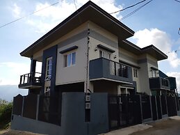 Restful 3BR Hillside Duplex