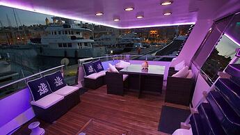 Riti Yacht