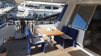 Riti Yacht