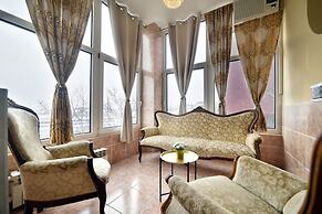 Sunny Apartment