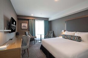 Sandman Signature Ottawa Airport Hotel