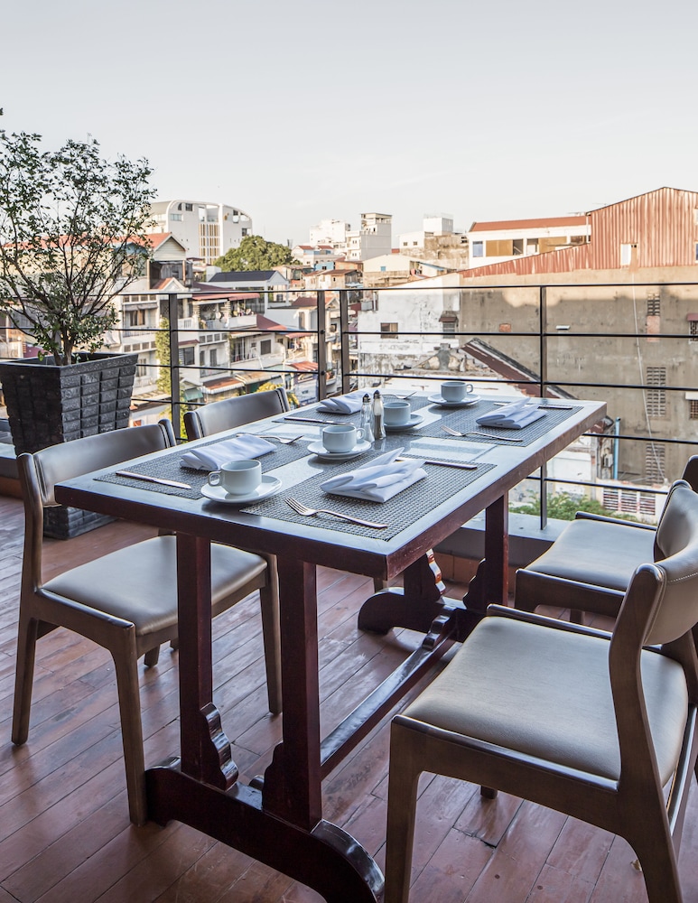 Altos Hotel