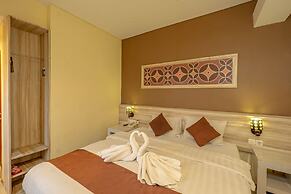 Red Chilies Hotel