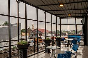 Red Chilies Hotel