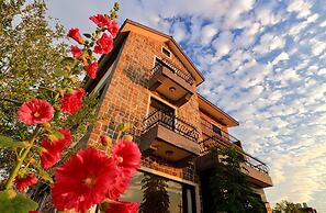 Floral Land B&B