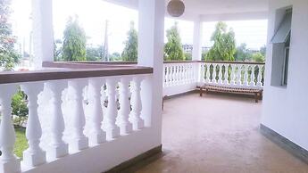 Tulia House - Hostel