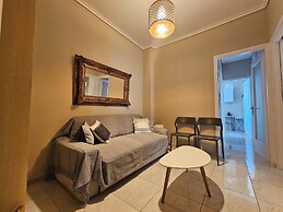 Homely Stay at Acropolis Museum