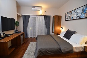Aryana Hotel
