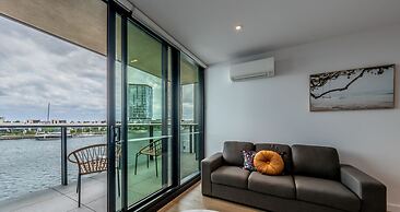 Melbourne Private Apartments - Collins Wharf Waterfront, Docklands