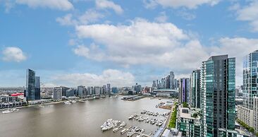 Melbourne Private Apartments - Collins Wharf Waterfront, Docklands