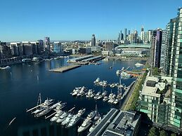 Melbourne Private Apartments - Collins Wharf Waterfront, Docklands