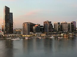 Melbourne Private Apartments - Collins Wharf Waterfront, Docklands