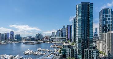 Melbourne Private Apartments - Collins Wharf Waterfront, Docklands
