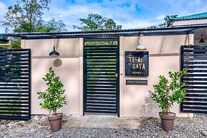 La Tica y la Gata