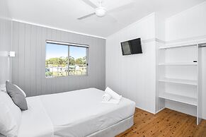 Lakeside Cabins & Holiday Village