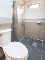 OYO 443 Maria Cristina Arcade Suites
