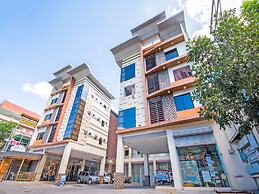 OYO 443 Maria Cristina Arcade Suites