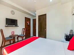OYO 443 Maria Cristina Arcade Suites