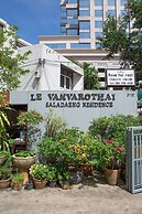 Le Vanvarothai Saladaeng Residence