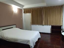 Le Vanvarothai Saladaeng Residence