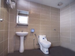 OYO 836 Mandurah Room & Cafe