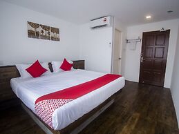 OYO 836 Mandurah Room & Cafe