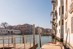 Fenice Backstage over Canal