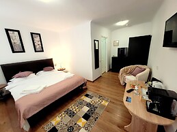 Casa Roth Apartments