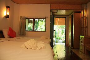 The Hub Erawan Resort