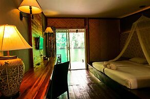 The Hub Erawan Resort