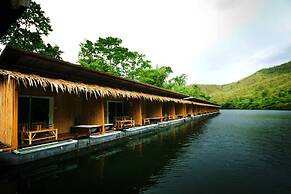 The Hub Erawan Resort
