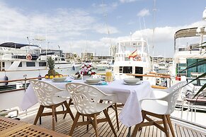Luxury Boat in Port Forum