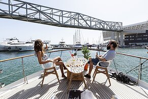 Luxury Boat in Port Forum