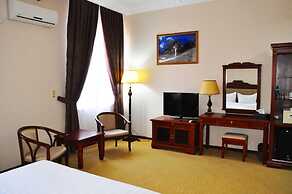 Firuz Hotel