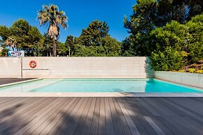 Luxury Beach Experience in Lisbon