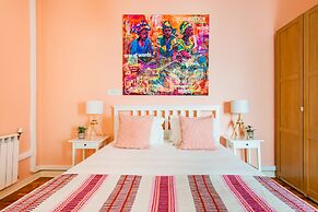Bright & Beautiful Top Floor Graça Flat
