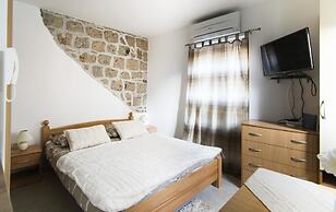 La Perla Apartments
