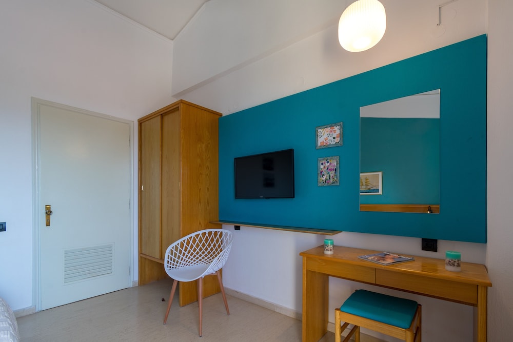Elite Corfu - Adults Friendly