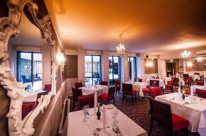 The Devon Inn Hotel