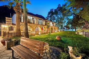Alados Otel