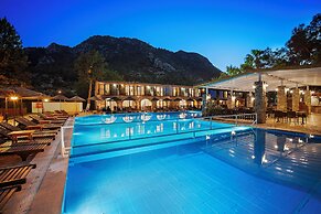 Alados Otel