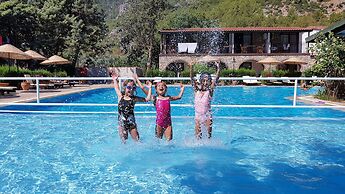 Alados Otel