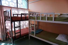 OYO 730 Meedee Hostel