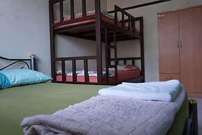 OYO 730 Meedee Hostel