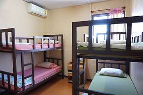 OYO 730 Meedee Hostel