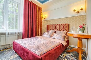 Golden Hotel