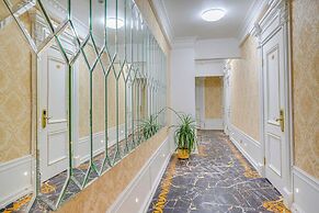 Golden Hotel